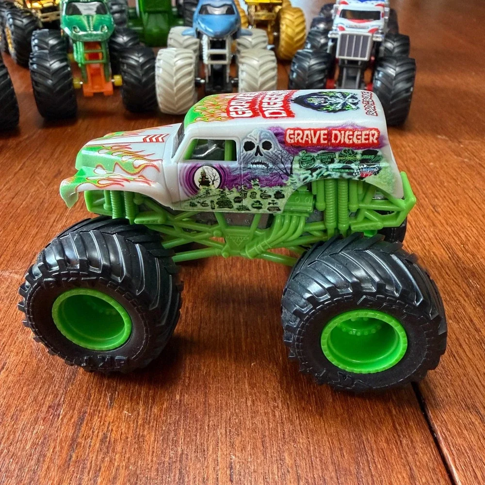 Hot Wheels Monster Jam Truck Lot Grave Digger Bigfoot Max-D El Toro Loco 9pc